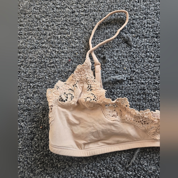 SKIMS FITS EVERYBODY LACE SCOOP BRA LOT OF 2 NWT XS - Picture 2 of 3